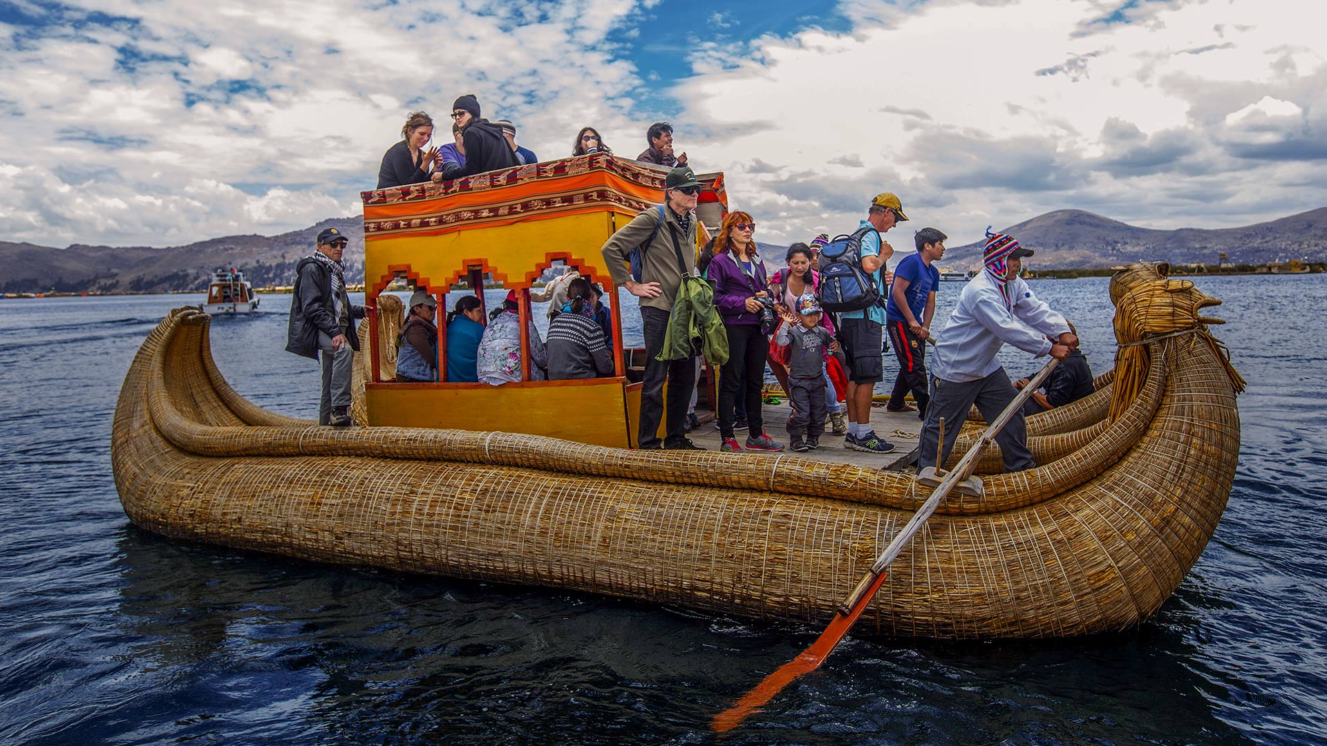 peru tourist boat